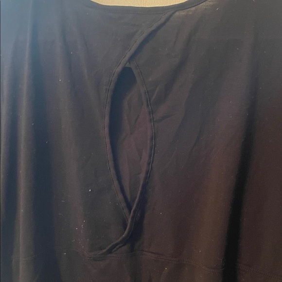 The North Face XL Women's Black Short Sleeve Crop Tee - Picture 4 of 5